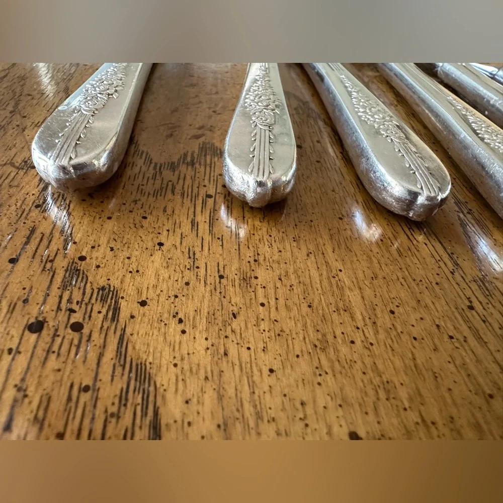 Vintage Nobility, silver plate 1939 Royal Rose Knives set of 6. Preowned